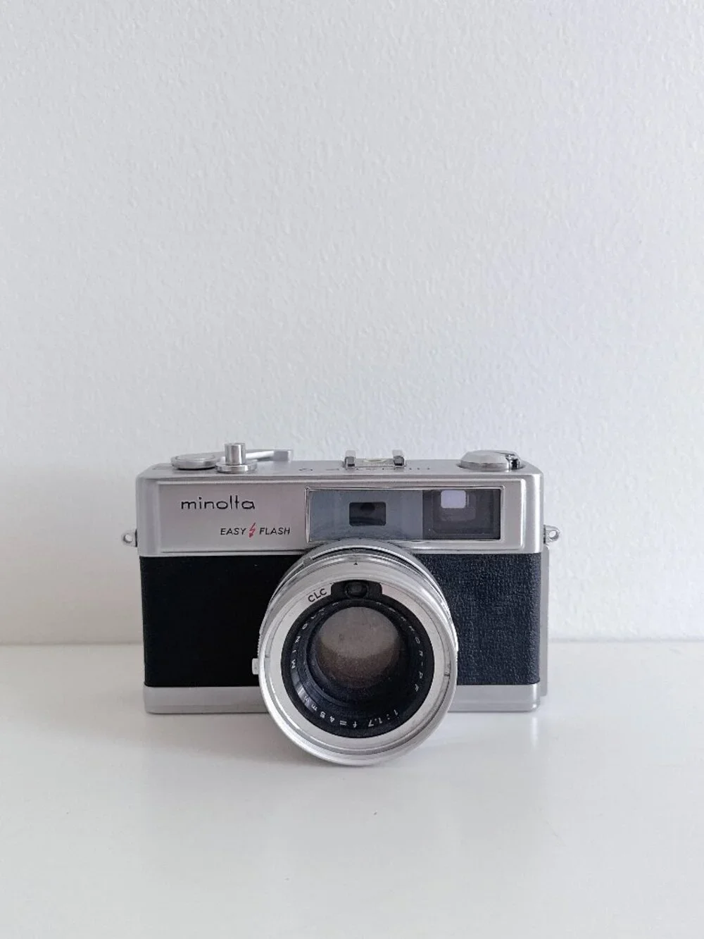 VTG MINOLTA HI-MATIC 9 35MM RANGEFINDER CAMERA WITH A ROKKOR-PF 45 MM LENS